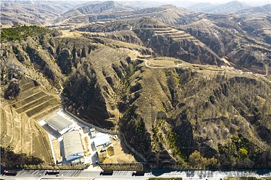 扒开老师胸罩喝老师乳奶动漫｜校园禁地探秘：禁忌互动，乳奶冒险之旅-1